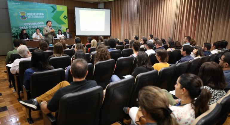 Secretariado da Prefeitura de Belo Horizonte em reunião com a Procuradoria-Geral do Município