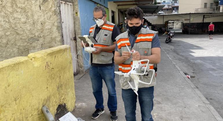 Prodabel vai ampliar internet gratuita em vilas e favelas Técnicos da Prodabel fazem visitas a vilas