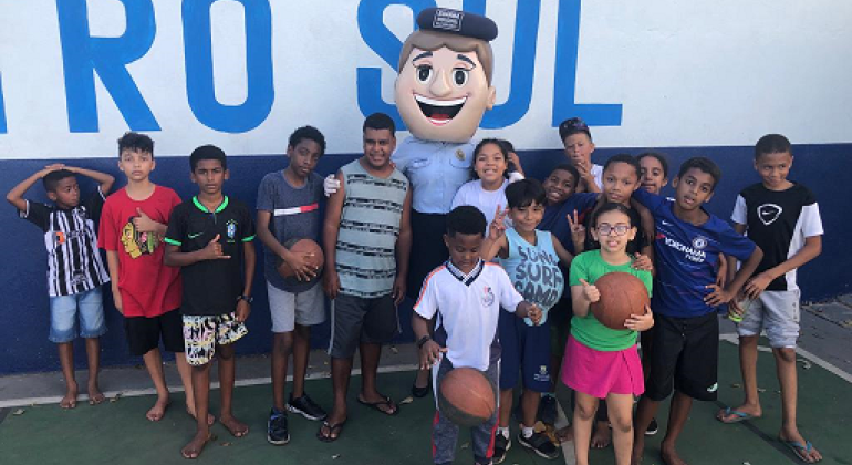 Projeto da PBH ensina jiu-jitsu e outros esportes a jovens do Morro do Papagaio