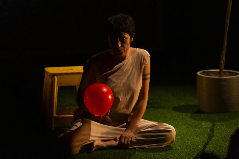 Teatro Marília apresenta performance que explora luto materno