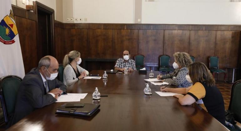 Mesa de reunião do Prefeito Kalil com moradores do Planalto