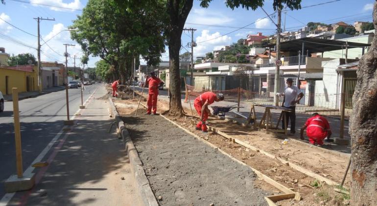 PBH revitaliza canteiro central e pista de caminhada da Avenida Amintas Jacques