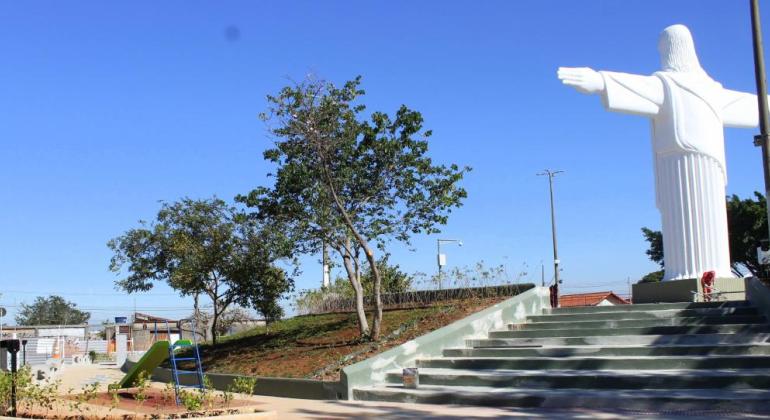 Prefeitura entrega Praça do Cristo Redentor, no Barreiro, toda revitalizada