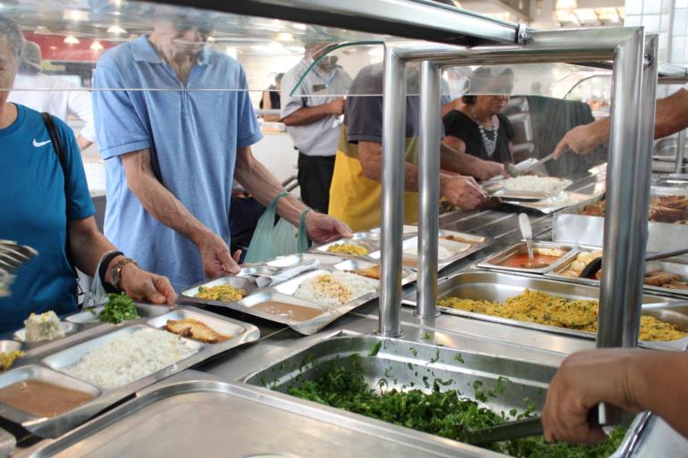 Trabalhadores dos Restaurantes Populares participam de capacitação sobre culinária vegetal