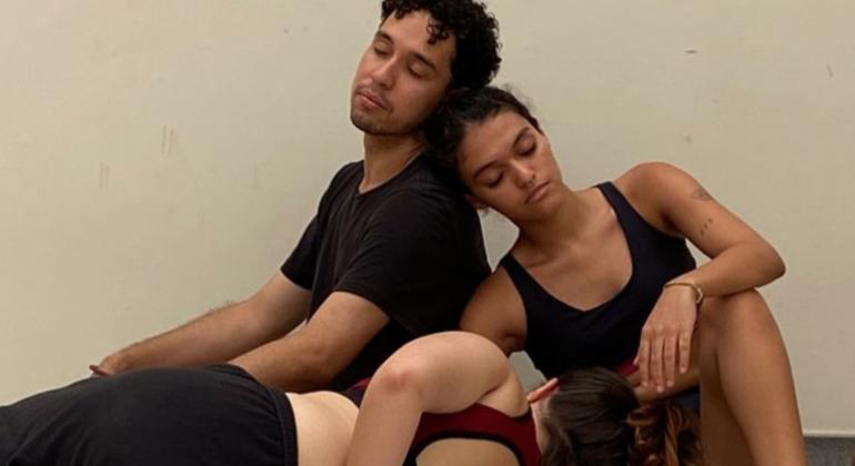 Teatro Marília recebe espetáculo com retrospectiva da música brasileira 