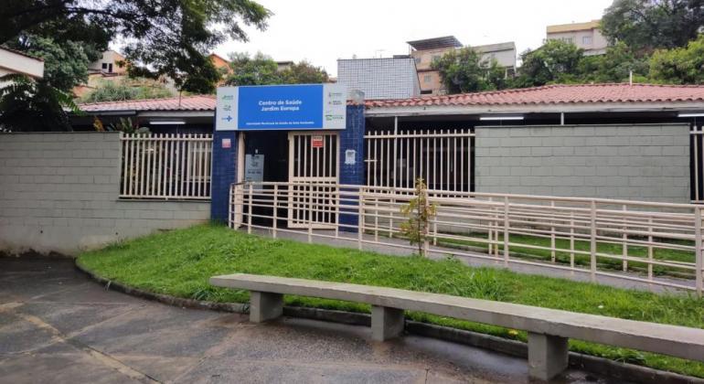 Centros de Saúde com horário ampliado já atenderam mais de 2 mil pessoas Fachada do Centro de Saúde Jardim Europa, em Venda Nova