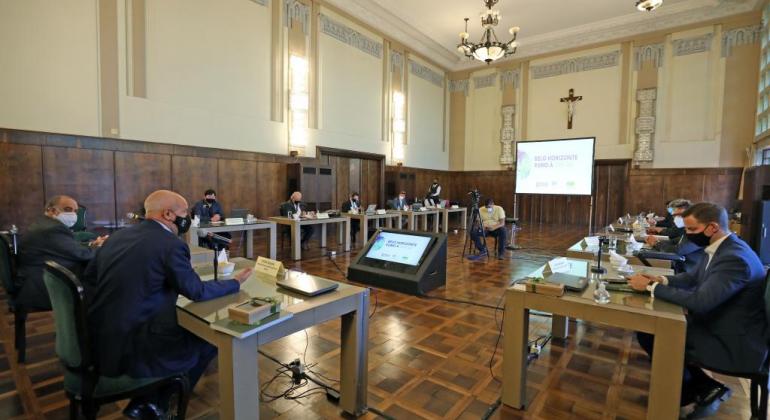 Imagem da reunião que aconteceu no Salão Nobre da PBH