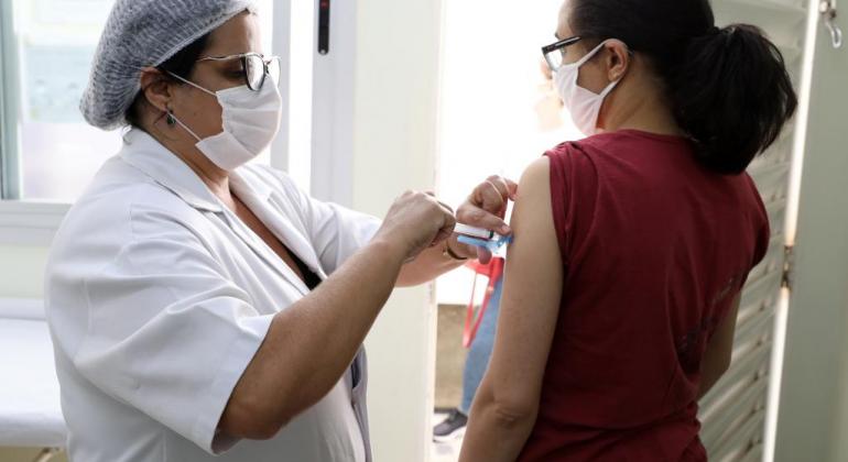 Prefeitura de Belo Horizonte alerta para baixa procura pela vacina contra a Gripe Vacinação contra a gripe