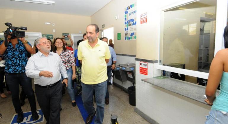 Prefeito Alexandre Kalil visita Cesram - AD ao lado do secretário municipal de Saúde, Jackson Machado Pinto. 