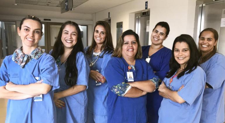 Cuidadores Ativos: projeto do Hospital Metropolitano Dr. Célio de Castro, da PBH, prepara pacientes e familiares para alta segura. Foto: Alvaro Miranda Sete membros da equipe de cuidadores que prepara pacientes e familiares para alta segura.