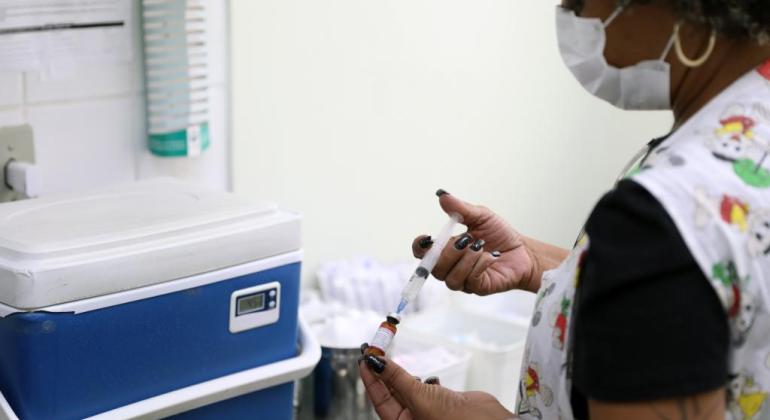 Vacina tríplice viral será ofertada em cinco centros de saúde por regional