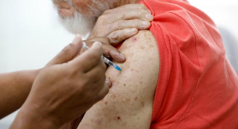 PBH aplica vacina contra a gripe em idosos e crianças de 6 meses a 5 anos PBH aplica vacina contra a gripe em idosos e crianças de 6 meses a 5 anos