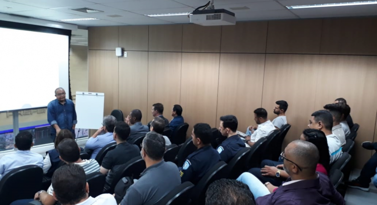 PBH realiza curso sobre técnicas de investigação contra furtos de cabeamentos Curso de “Conhecimentos Básicos em Investigações e Apurações em Redes Sociais” sendo ministrado