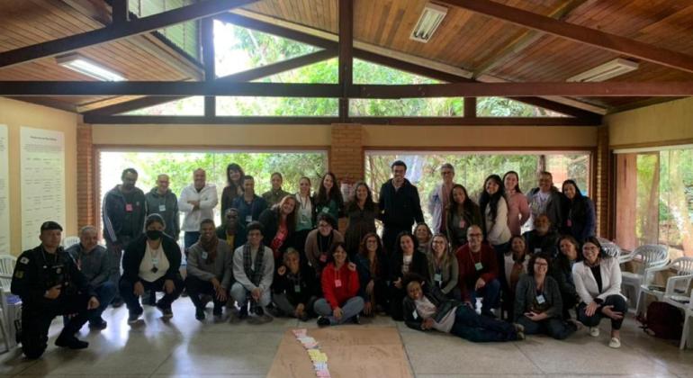 Roda de Conversa aborda experiência da Colômbia em projeto de proteção a jovens