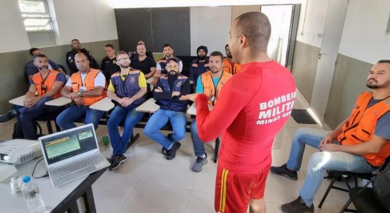 Agentes da Defesa Civil e Guarda Municipal participam de formação com Bombeiros