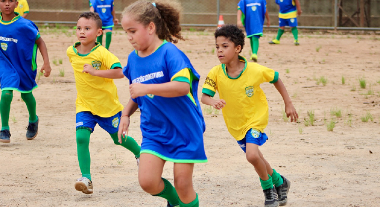 PBH implanta 6 núcleos de futebol de base do projeto Seleções do Futuro