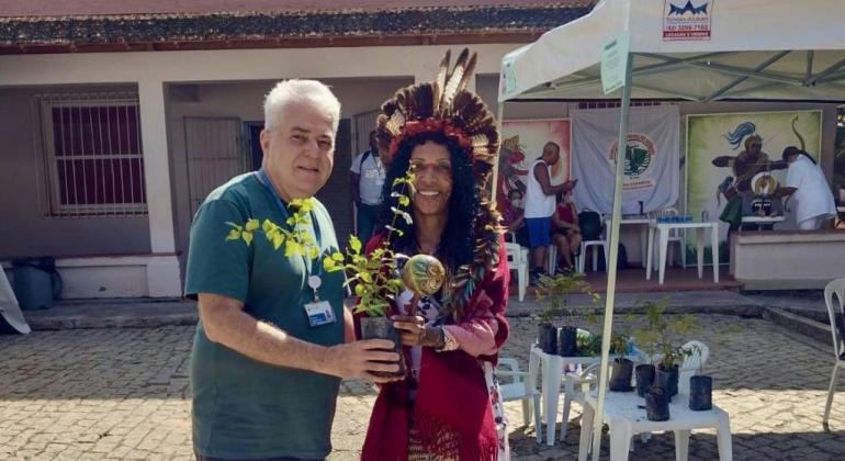 Coletivos de plantio de BH são presenteados com mudas de espécies nativas Coletivos de plantio de BH são presenteados com mudas de espécies nativas