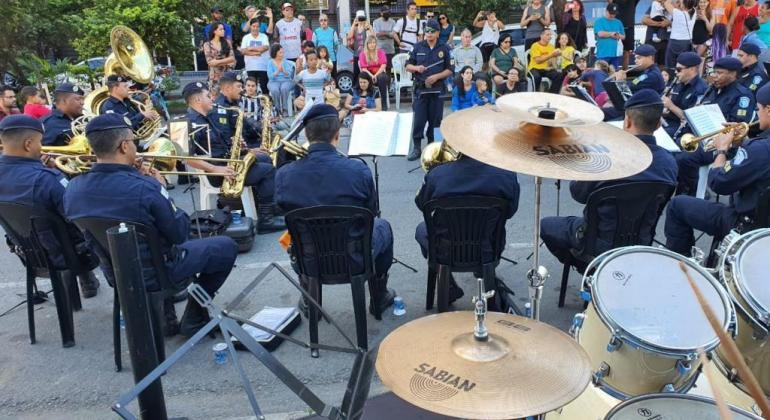 Banda da Guarda Municipal encantou público do BH é da Gente, unidade Silva Lobo 