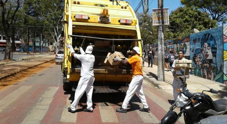 SLU retoma coleta seletiva em escolas municipais SLU retoma coleta seletiva em escolas municipais