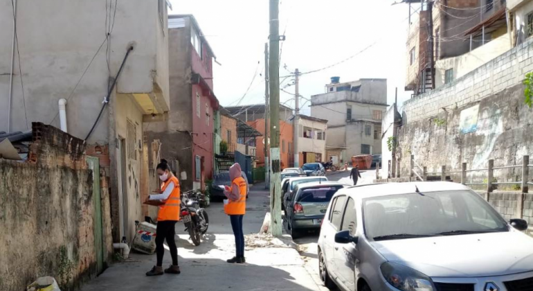 Mobilização social reforça cuidados com o lixo na prevenção da Covid-19 Imagem da equipe da SLU reforçando cuidados no combate ao Coronavirus.