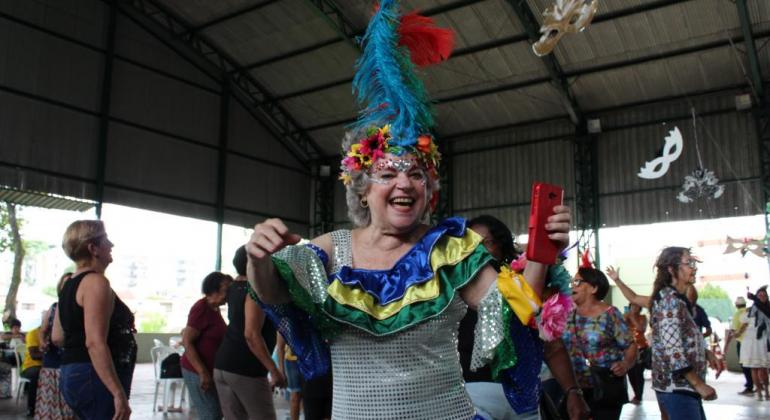 Foliã curtindo o Carnaval do Centro de Referência da Pessoa Idosa