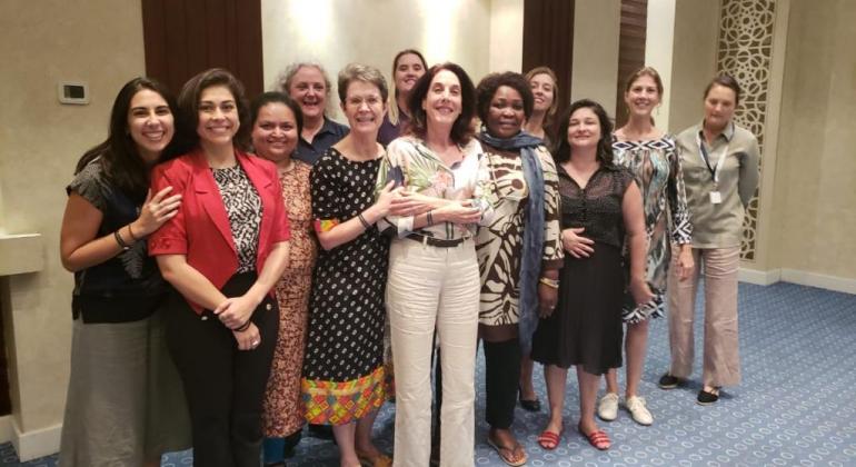 Evento internacional do ICLEI, no Egito, tem, entre seus destaques Política Pública de Segurança Alimentar desenvolvida em Belo Horizonte. Foto: Divulgação PBH A subsecretária de Segurança Alimentar e Nutricional, Darklane Rodrigues, representando a Prefeitura em evento internacional do ICLEI, junto com membros da PBH e participantes do evento.
