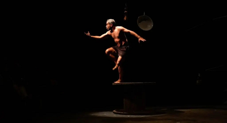 Teatro Marília apresenta o espetáculo “O Sonho de Um Homem Ridículo”