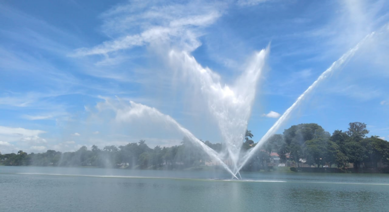 Fonte ornamental na lagoa da Pampulha