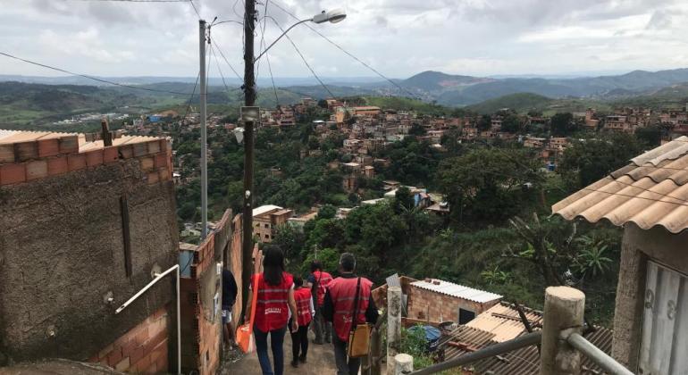 Equipes da Sudecap reforçam vistorias preventivas em áreas de Belo Horizonte Técnicos da Sudecap em vistoria no bairro Taquaril