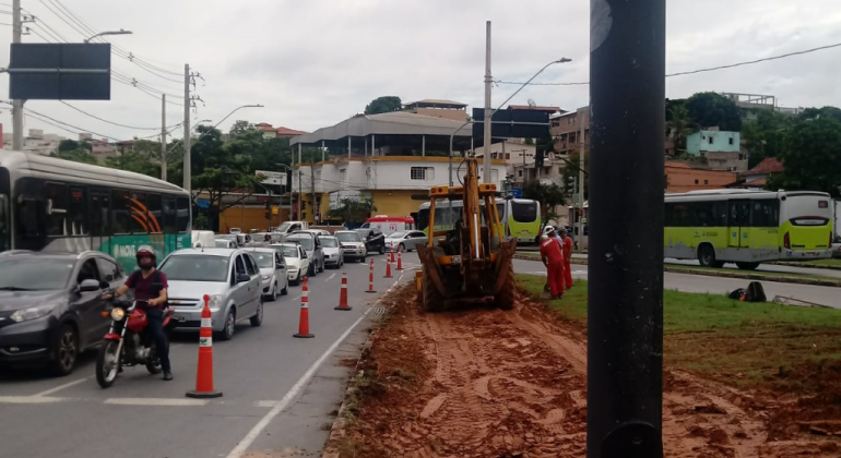 Obra na avenida Vilarinho