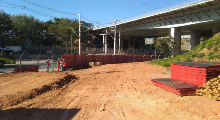 Imagem da obra para controle de cheias na Avenida Vilarinho