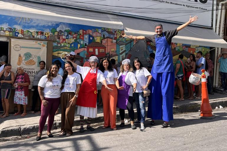Ação de mobilização social realizada na Cozinha Comunitária Cabana Pai Tomás, pela equipe de Teatro Mobs, grupo de intervenção social da Secretaria de Assistência Social e Direitos Humanos