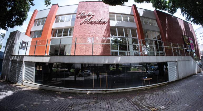 Espetáculo no Teatro Marília questiona memórias e afetos de ex-casal