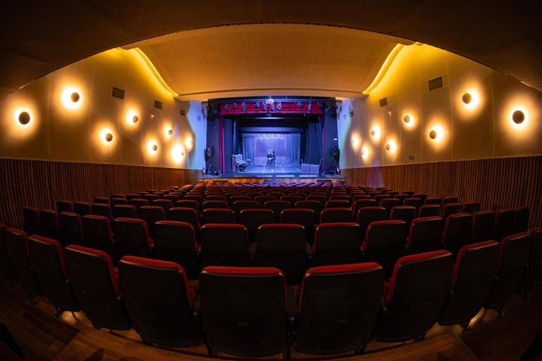 Teatro Marília recebe espetáculo que celebra trajetória da artista Maria Tereza Teatro Marília recebe espetáculo que celebra trajetória da artista Maria Tereza