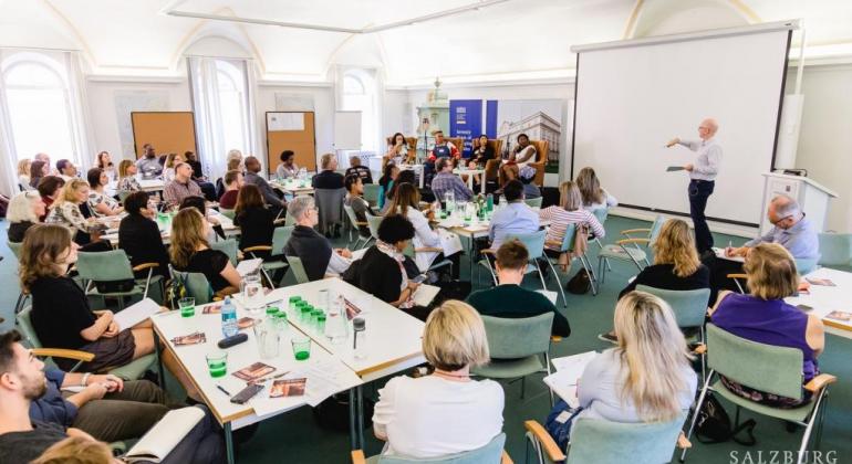 Urbel leva experiência do Vila Viva para Seminário Global na Áustria participantes assistem o Seminário Global na Áustria