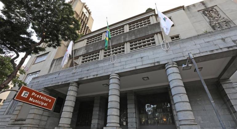 Belo Horizonte se destaca em ranking de transparência do Tesouro Nacional Imagem da fachada da Prefeitura Municipal de Belo Horizonte