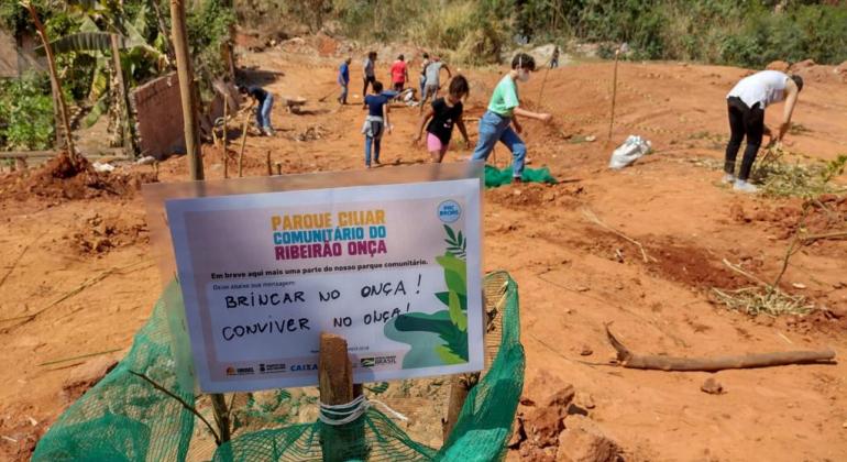 Urbel promove atividade socioambiental em comunidade próxima ao Ribeirão Onça Urbel promove atividade socioambiental em comunidade próxima ao Ribeirão Onça