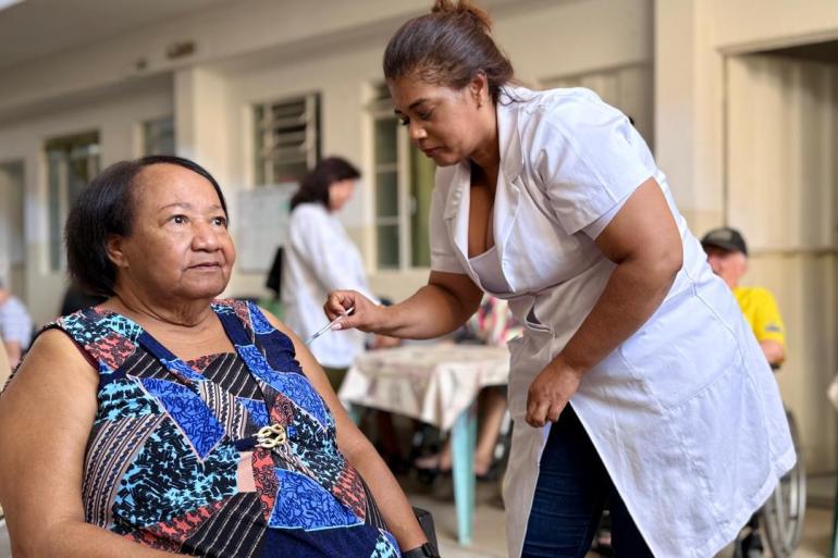 BH reforça importância da vacinação contra a gripe em idosos