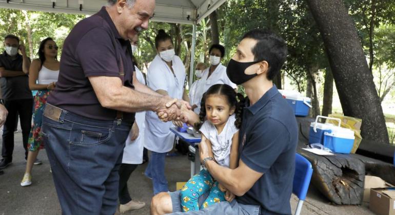 Prefeito Fuad Noman abre fim de semana de vacinação em Belo Horizonte