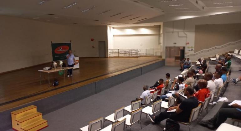 Dirigentes de times sub-17 da Copa Centenário participam de congresso técnico Dirigentes de times sub-17 da Copa Centenário participam de congresso técnico