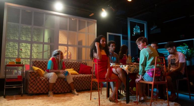 Teatros municipais recebem espetáculo que retrata cenário familiar