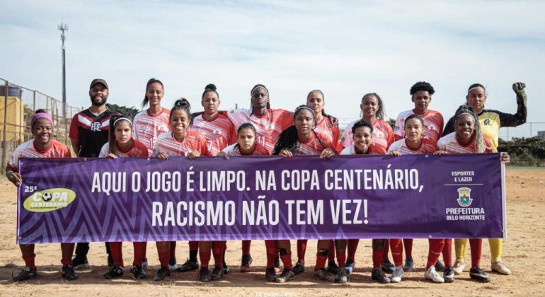 Copa Centenário tem ação contra racismo antes de partidas Copa Centenário tem ação contra racismo antes de partidas