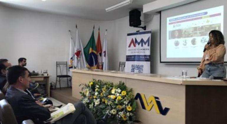 PBH apresenta programa para desburocratizar negócios em evento estadual PBH apresenta programa para desburocratizar negócios em evento estadual