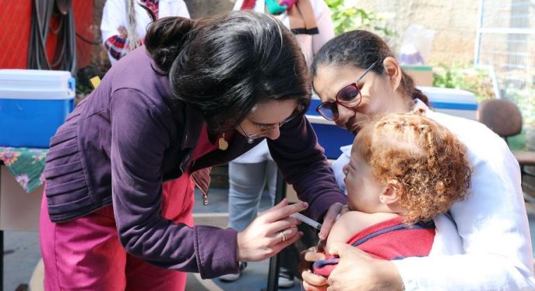 Mais 24 mil doses de vacinas já foram aplicadas em escolas da rede municipal Mais 24 mil doses de vacinas já foram aplicadas em escolas da rede municipal