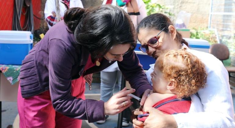 Mais 24 mil doses de vacinas já foram aplicadas em escolas da rede municipal