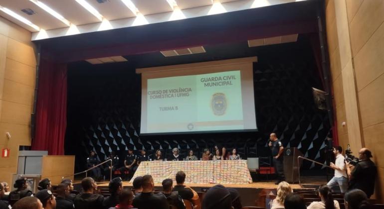 Curso da UFMG de Abordagem à Violência Doméstica capacita guardas municipais