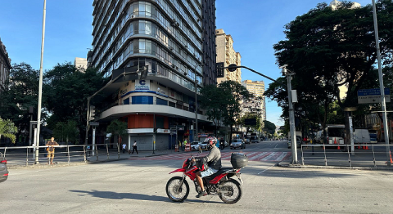 Ação faz alerta sobre segurança no trânsito para celebrar o Dia Nacional do Motociclista