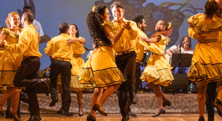 Teatro Francisco Nunes celebra o folclore com apresentação do Grupo Aruanda
