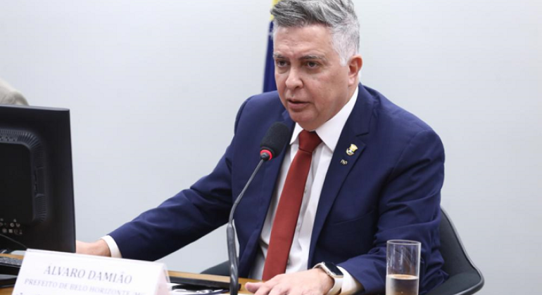 Álvaro Damião defende participação do governo federal nos custos com o transporte público Álvaro Damião defende participação do governo federal nos custos com o transporte público