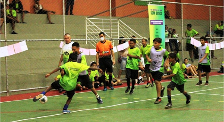 Esporte Esperança abre inscrições para aulas gratuitas de futsal para crianças e adolescentes 